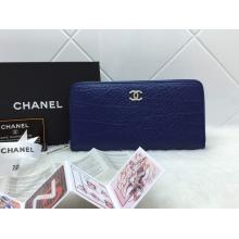 Top Chanel Zipped Wallet in Shrink Leather Royal Blue